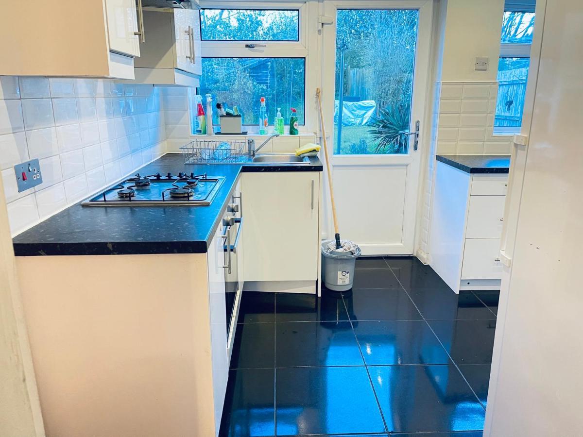 3 Bedroom Holiday House,Close To M6-Express Way To Centre Birmingham Exterior foto