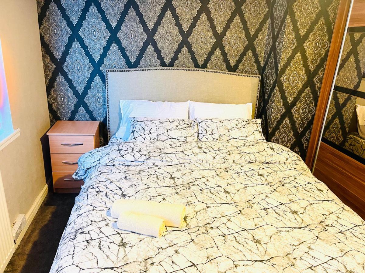 3 Bedroom Holiday House,Close To M6-Express Way To Centre Birmingham Exterior foto