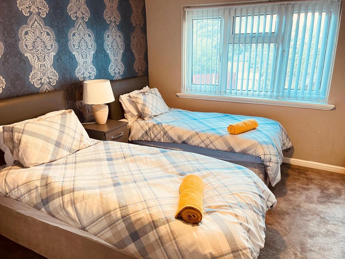 3 Bedroom Holiday House,Close To M6-Express Way To Centre Birmingham Exterior foto